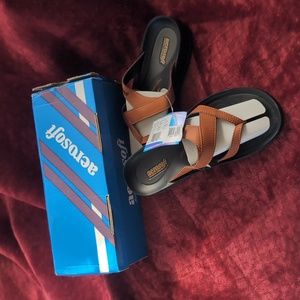 Women's aero soft sandals size 7 NWB